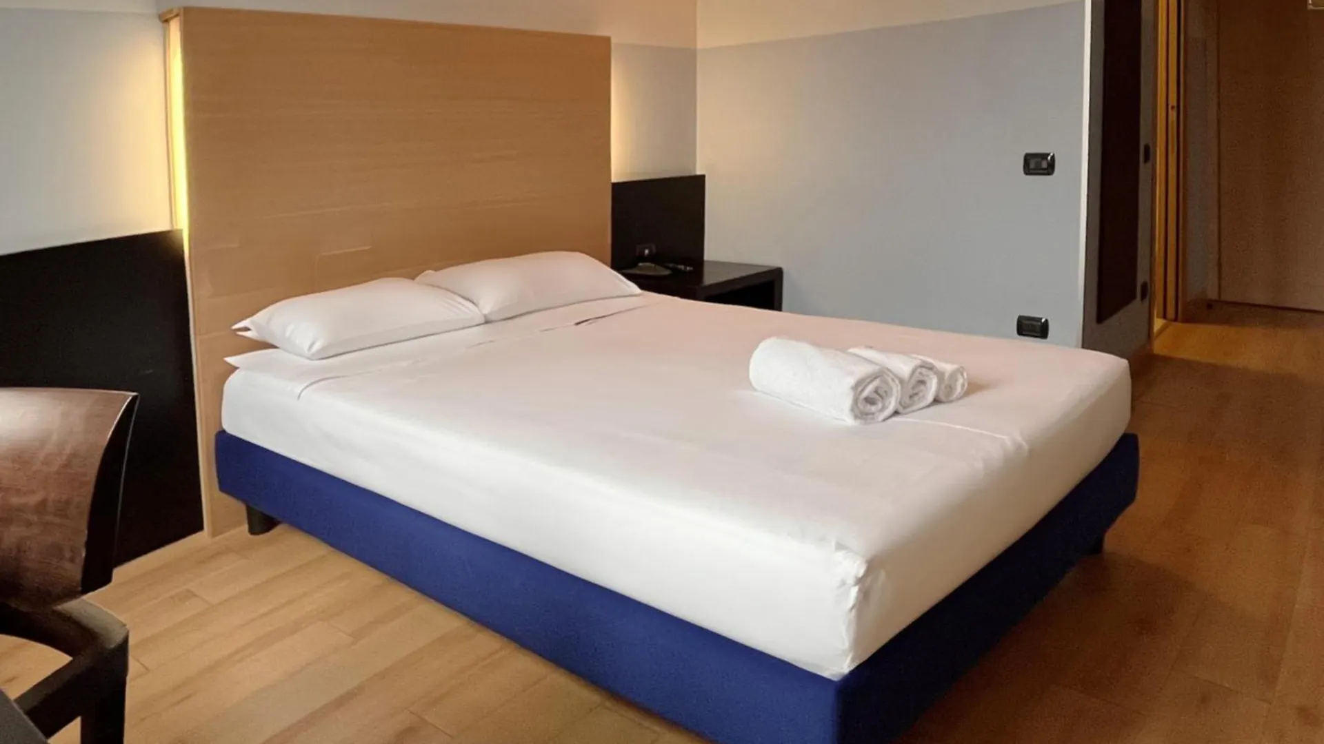 Hotel Studios Cologno Monzese 4*,  Italia